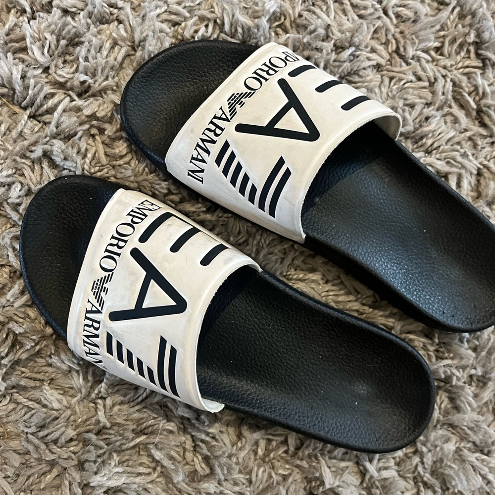 ARMANI SLIDES SIZE 9